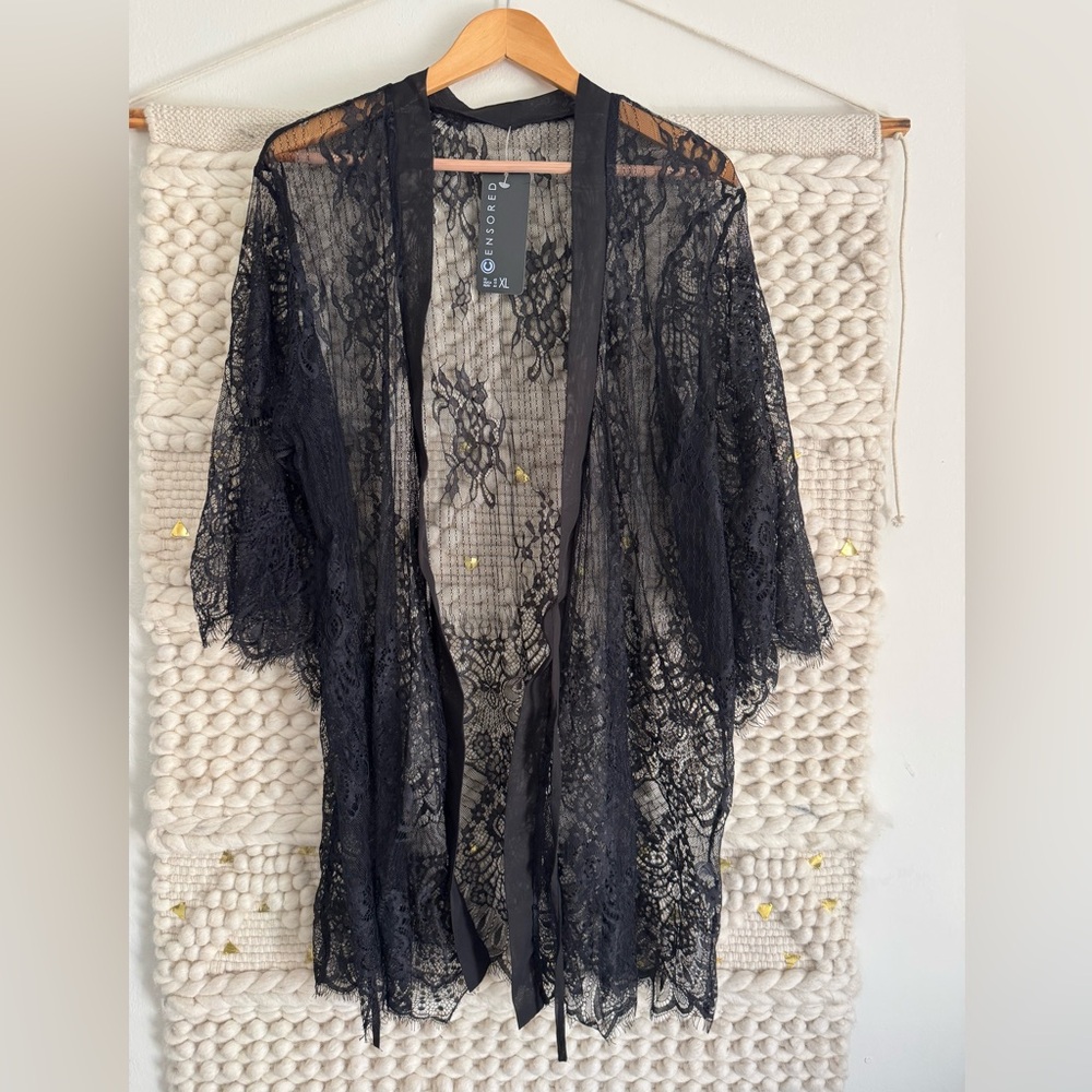 Chic Black Lace Robe